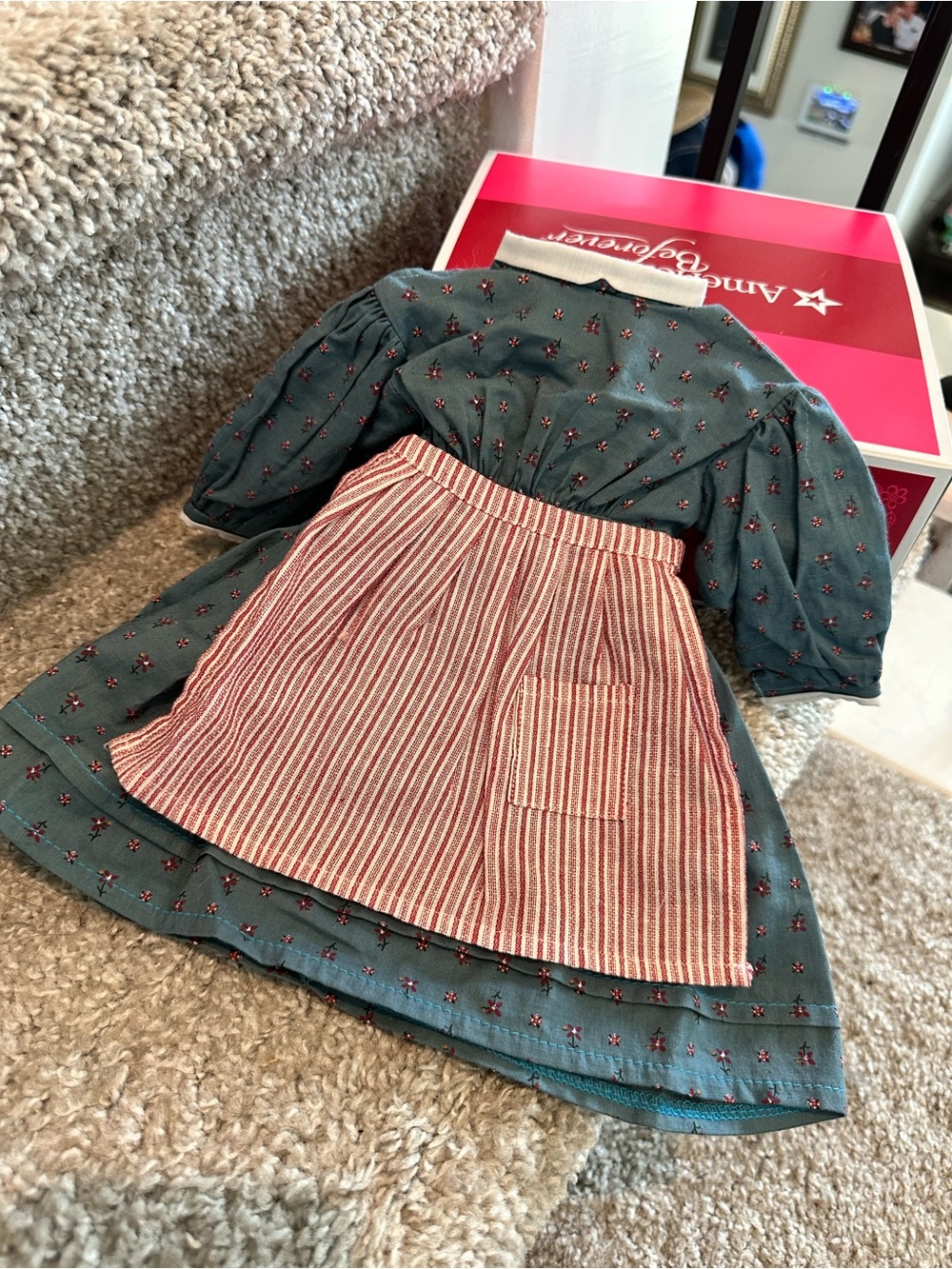 AMERICAN GIRL DOLL KIRSTEN MEETING OUTFIT- PLEASANT COMPANY MADE IN HUNGARY
